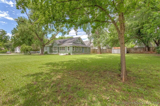 637 S Mounds St, Sapulpa, OK 74066 - view of yard