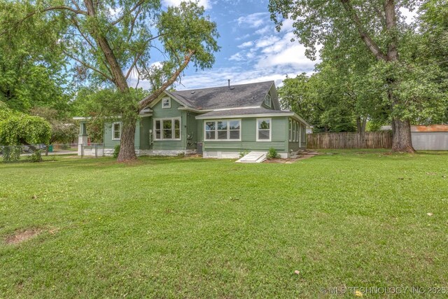637 S Mounds St, Sapulpa, OK 74066 - back of property with a shingled roof