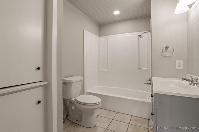 637 S Mounds St, Sapulpa, OK 74066 - full bath with vanity, tile patterned flooring, toilet, and bathing tub / shower combination