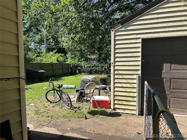 1611 Baltimore St, Muskogee, OK 74403 - view of yard featuring a garage