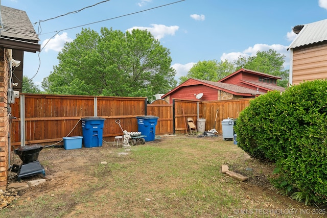 view of yard featuring a gate
