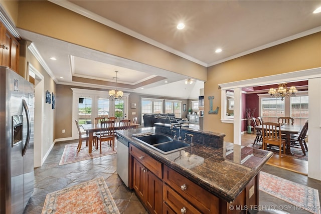 14538 S Urbana Ct, Bixby, OK 74008 - kitchen featuring appliances with stainless steel finishes, a chandelier, a sink, a kitchen island with sink, and ornamental molding