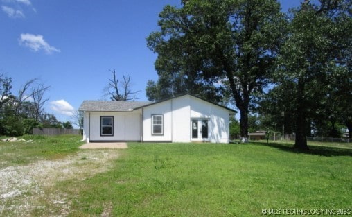 13290 S 4230th Rd, Claremore, OK 74017 - view of front facade featuring a front yard and stucco siding