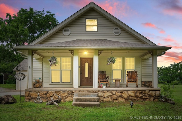 616 S Schlegel, Cushing, OK 74023 - view of front of house featuring a porch and a front lawn