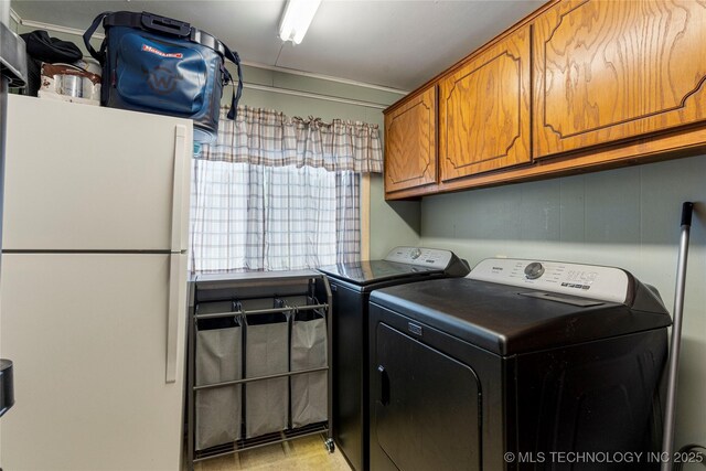 616 S Schlegel, Cushing, OK 74023 - laundry area with cabinet space and washer and dryer