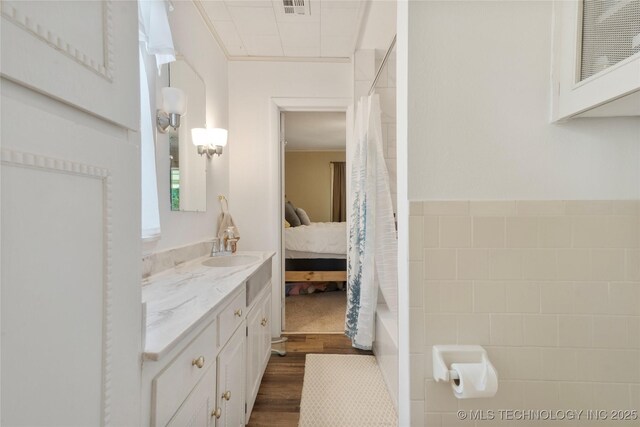 616 S Schlegel, Cushing, OK 74023 - full bath featuring vanity, wood finished floors, and a shower with shower curtain