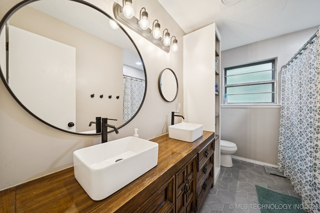 12350 E 138th St S, Broken Arrow, OK 74011 - bathroom featuring double vanity, toilet, a shower with curtain, and baseboards