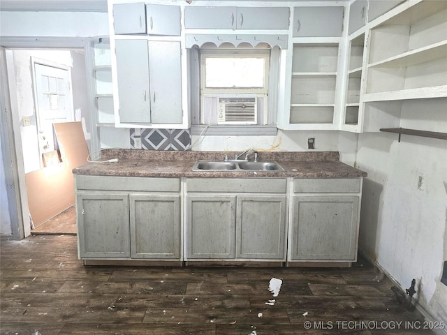 701 4th Ave SE, Ardmore, OK 73401 - kitchen featuring a sink, dark wood-style floors, open shelves, and gray cabinets