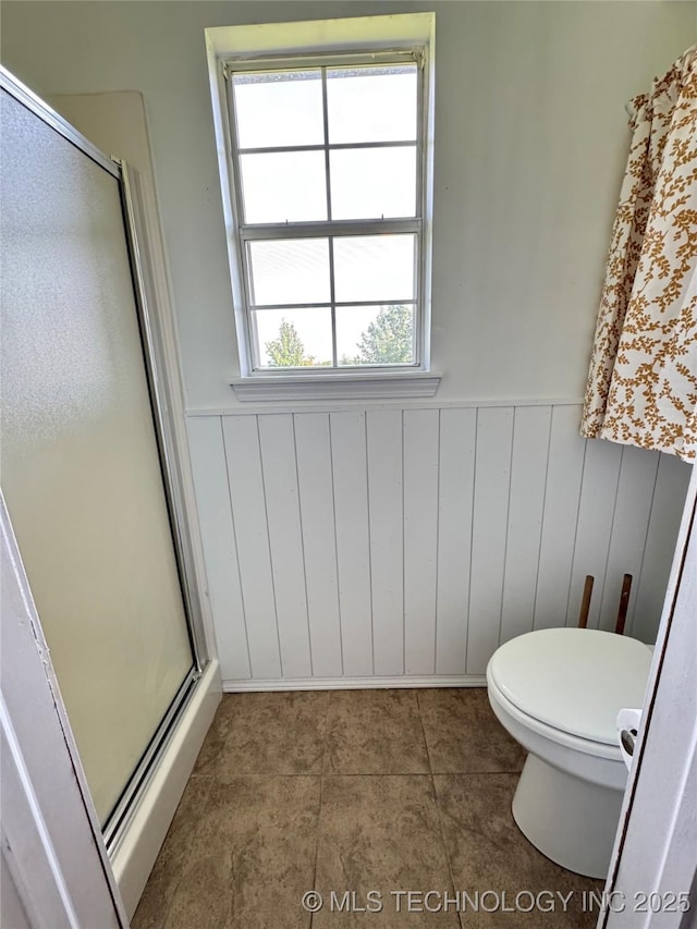 509 W Ryan St, Catoosa, OK 74015 - full bath featuring a shower stall, toilet, and wainscoting