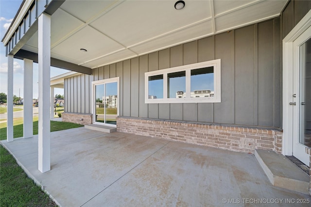 2410 W Charleston St, Broken Arrow, OK 74011 - view of patio / terrace