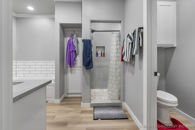 40 Wilson Pkwy, Durant, OK 74701 - full bath with tiled shower, wood finished floors, toilet, vanity, and crown molding