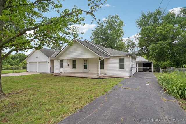915 N Boudinot Ave, Dewey, OK 74029 - single story home featuring driveway, a porch, and an attached garage
