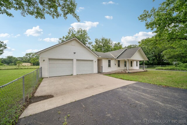 915 N Boudinot Ave, Dewey, OK 74029 - ranch-style home with an attached garage and asphalt driveway
