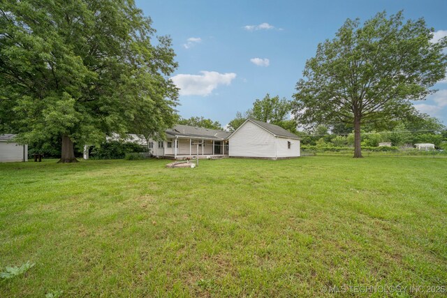 915 N Boudinot Ave, Dewey, OK 74029 - view of green lawn