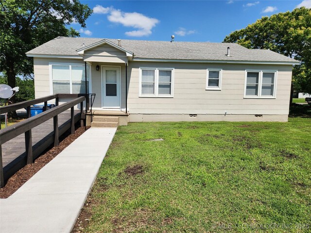 307 N W St, Mcalester, OK 74501 - single story home with crawl space, a front lawn, and roof with shingles