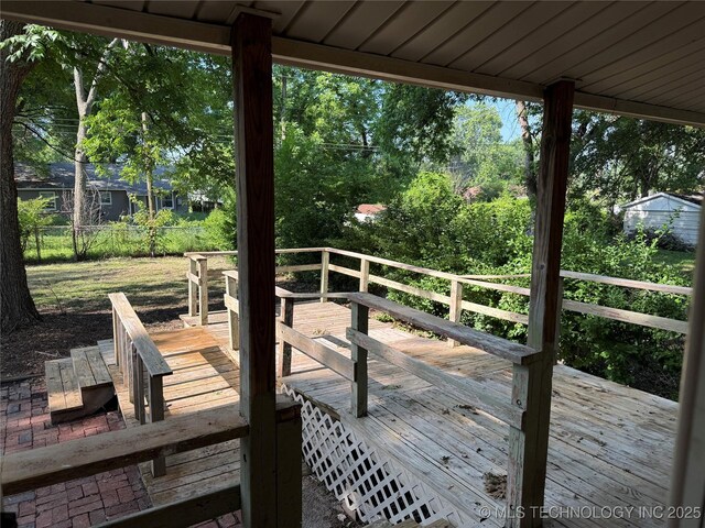2109 Delaware St, Muskogee, OK 74403 - view of wooden terrace