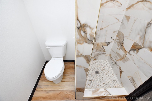 717 N Oklahoma Ave, Tahlequah, OK 74464 - full bathroom with toilet, a tile shower, baseboards, and wood finished floors