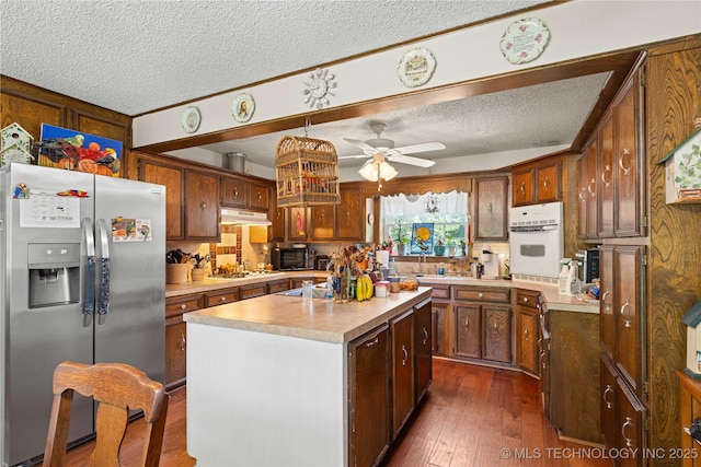800 N Hwy 10, Gore, OK 74435 - kitchen with white appliances, a textured ceiling, under cabinet range hood, light countertops, and ceiling fan