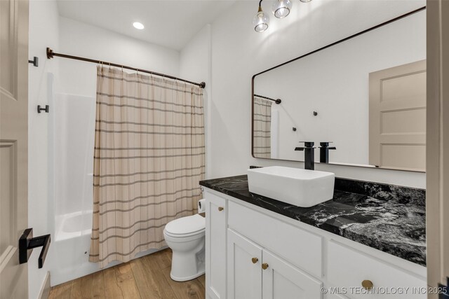 35795 E 231st St S, Porter, OK 74454 - full bath with wood finished floors, vanity, toilet, shower / bathtub combination with curtain, and recessed lighting