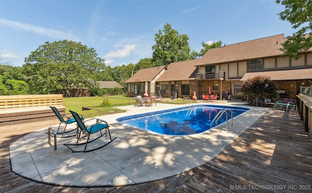 22547 S Dogwood Ct, Claremore, OK 74019 - outdoor pool with a patio and a yard