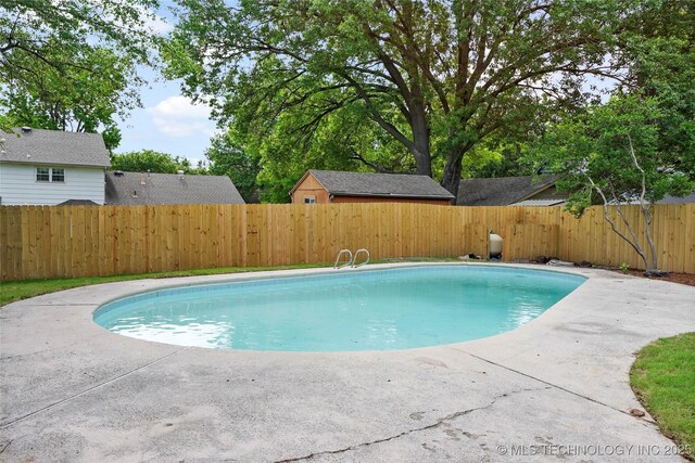 6722 S 72nd E Ave, Tulsa, OK 74133 - view of swimming pool featuring a fenced backyard and a patio