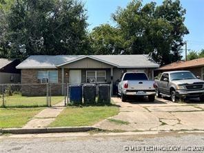 1842 N Saint Louis Ave, Tulsa, OK 74106 - view of front facade featuring driveway and a gate