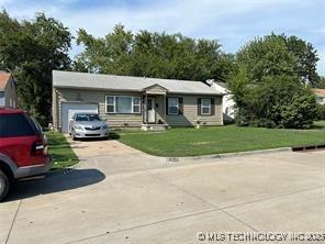6245 E Latimer St, Tulsa, OK 74115 - view of front of property with concrete driveway and a front yard