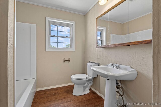 1822 Abner Rd, Overbrook, OK 73453 - bathroom featuring wood finished floors, ornamental molding, toilet, and baseboards