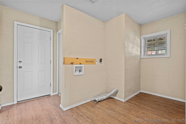 1822 Abner Rd, Overbrook, OK 73453 - laundry area featuring wood finished floors, hookup for a washing machine, and baseboards