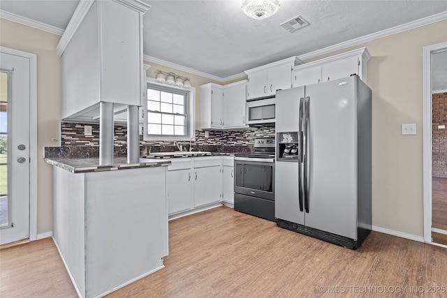 1822 Abner Rd, Overbrook, OK 73453 - kitchen with appliances with stainless steel finishes, light wood-style floors, tasteful backsplash, and ornamental molding