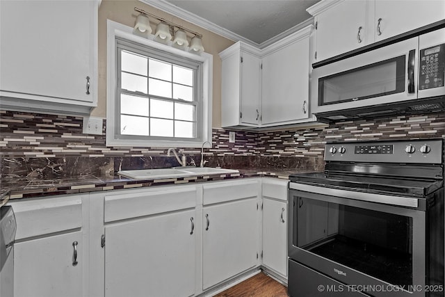 1822 Abner Rd, Overbrook, OK 73453 - kitchen with stainless steel appliances, a sink, white cabinetry, tasteful backsplash, and crown molding