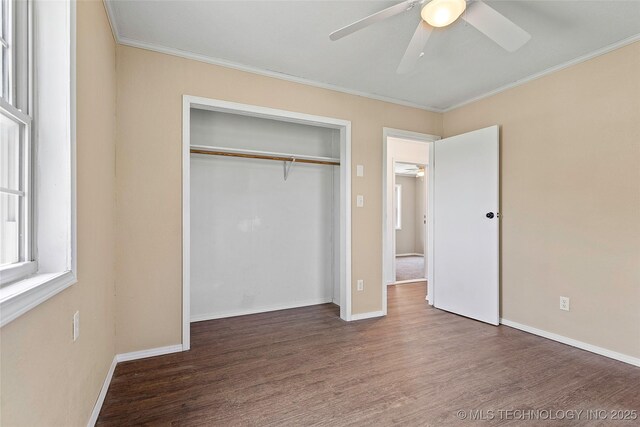 1822 Abner Rd, Overbrook, OK 73453 - unfurnished bedroom featuring wood finished floors, crown molding, a closet, and a ceiling fan