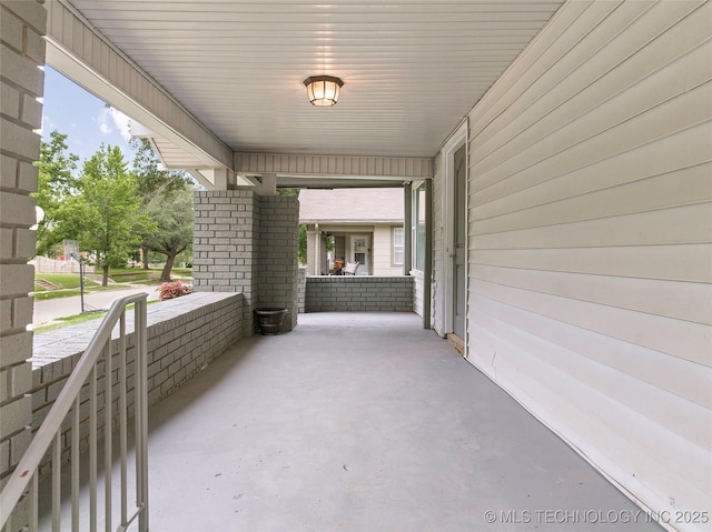 328 I St SW, Ardmore, OK 73401 - view of covered porch