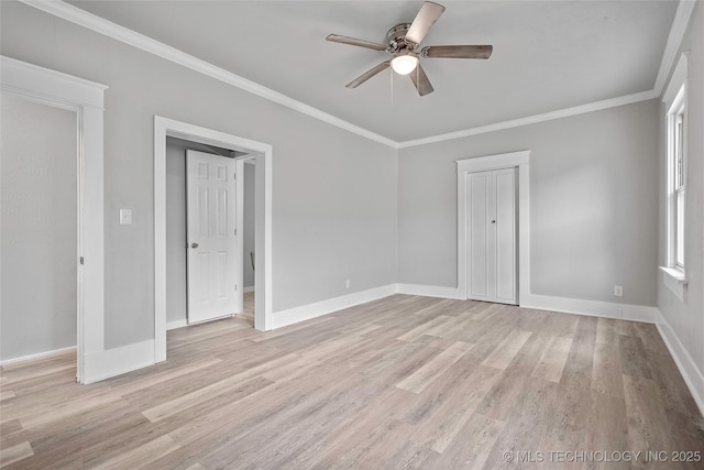 328 I St SW, Ardmore, OK 73401 - unfurnished bedroom featuring light wood-style floors, crown molding, a closet, and a ceiling fan
