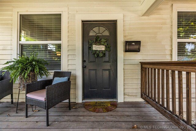 149 N Columbia Pl, Tulsa, OK 74110 - view of exterior entry featuring a porch