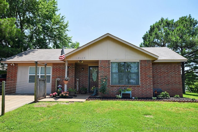 18185 Hilltop Cir, Tahlequah, OK 74464 - single story home with a front lawn and brick siding