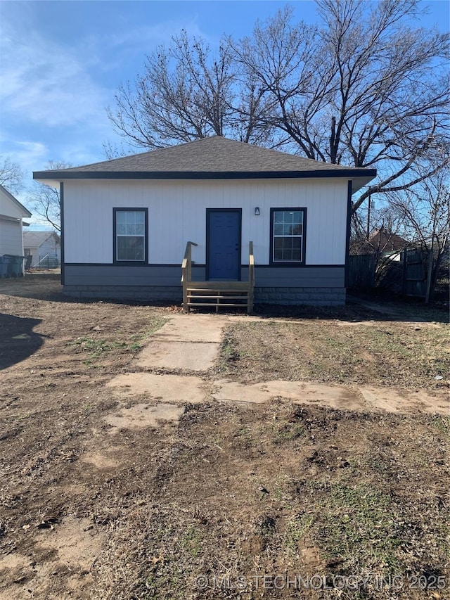 509 S Harrison St, Cushing, OK 74023 - view of front of home with roof with shingles
