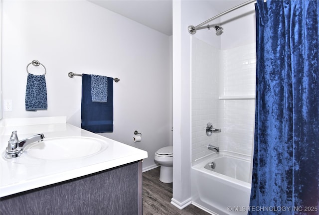 606 Georgia Pl, Muskogee, OK 74403 - bathroom featuring vanity, shower / tub combo with curtain, and wood finished floors