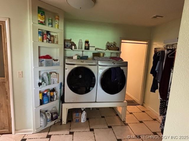 902 NE Rushwood Dr, Stigler, OK 74462 - laundry room featuring washer and clothes dryer