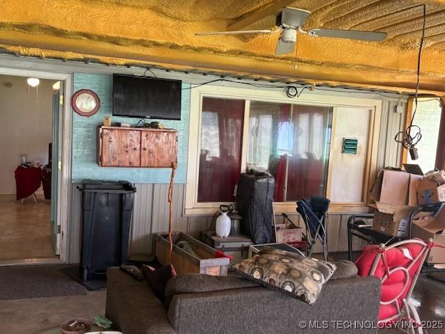 902 NE Rushwood Dr, Stigler, OK 74462 - living area with a ceiling fan