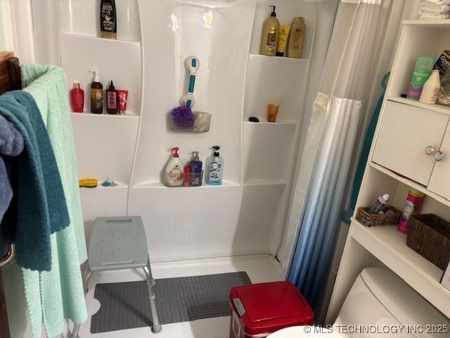 902 NE Rushwood Dr, Stigler, OK 74462 - full bathroom with curtained shower