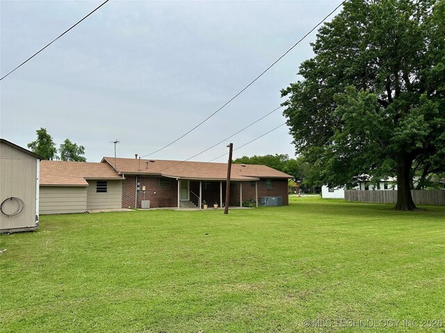 705 W 3rd St, Skiatook, OK 74070 - view of yard