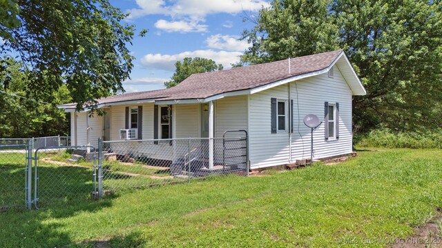 525 S 3rd Ave, Hallett, OK 74034 - ranch-style home featuring covered porch, a gate, and roof with shingles
