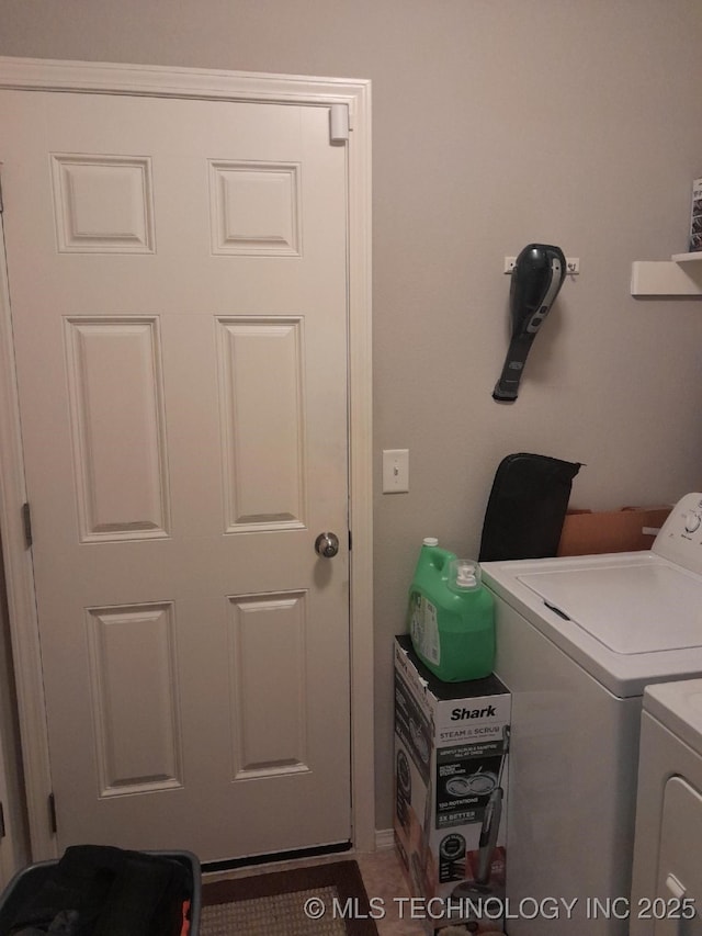 14652 S 276th E Ave, Coweta, OK 74429 - washroom with washing machine and clothes dryer