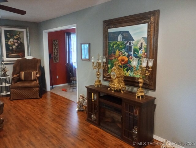 1122 Green St, Sallisaw, OK 74955 - foyer entrance with wood finished floors and a ceiling fan