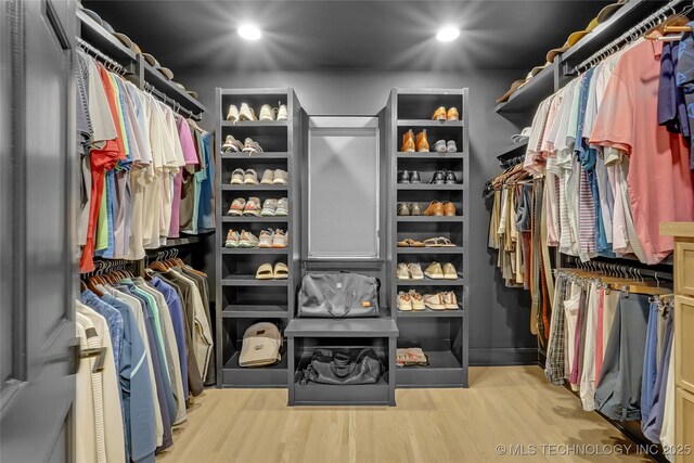 2227 E 26th Pl, Tulsa, OK 74114 - walk in closet featuring light wood-style flooring