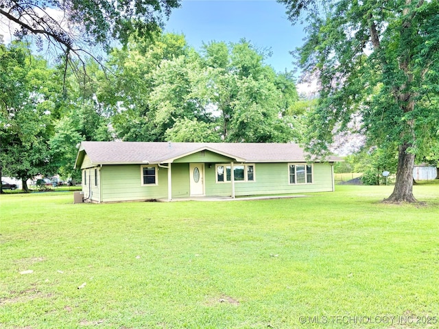 106 E Elk Rd, Whitefield, OK 74472 - ranch-style house with a front yard