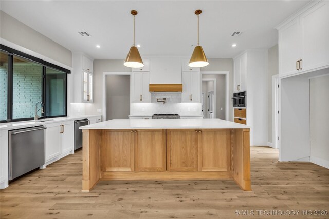 6364 N Blue Sage Dr, Owasso, OK 74055 - kitchen with appliances with stainless steel finishes, light countertops, tasteful backsplash, a center island, and recessed lighting