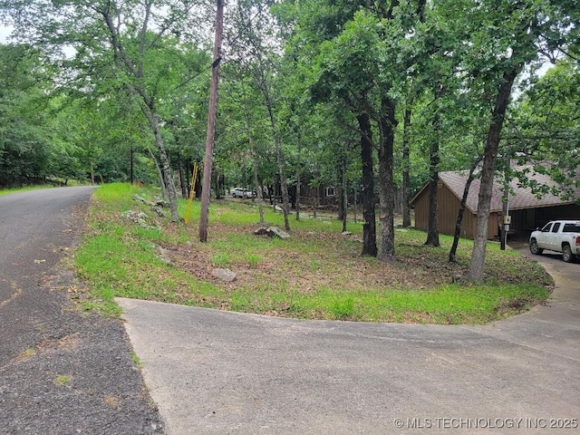 1296 Robin Hood Rd, Eufaula, OK 74432 - view of asphalt road