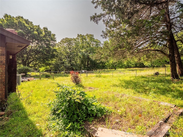 1015 Diehl Ln, Hartshorne, OK 74547 - view of yard with a forest view